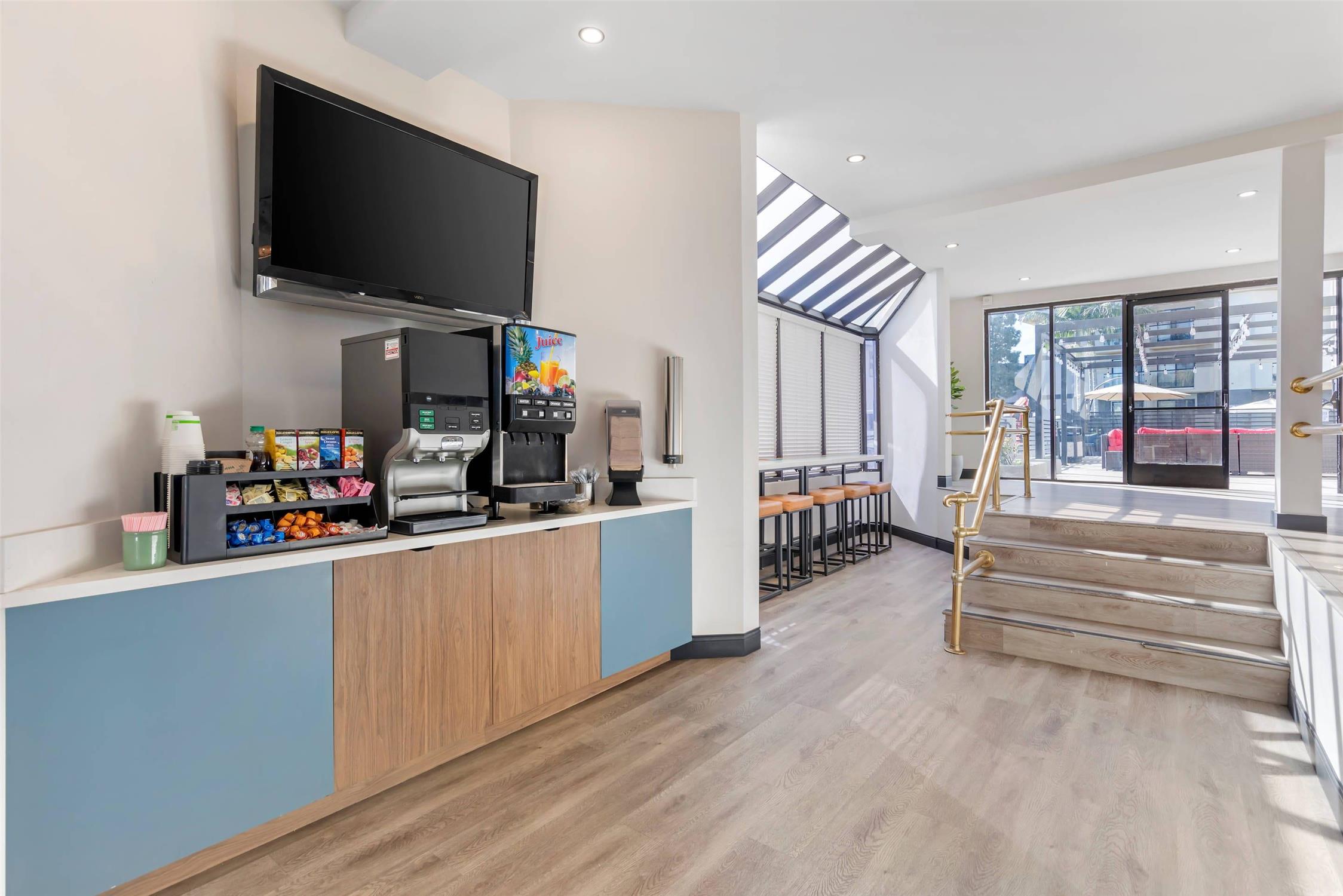 Comfort Inn & Suites Irvine Spectrum 12/49