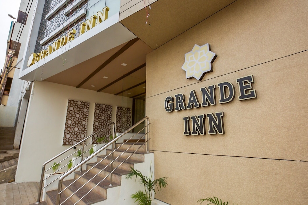 Grande Inn 2/30