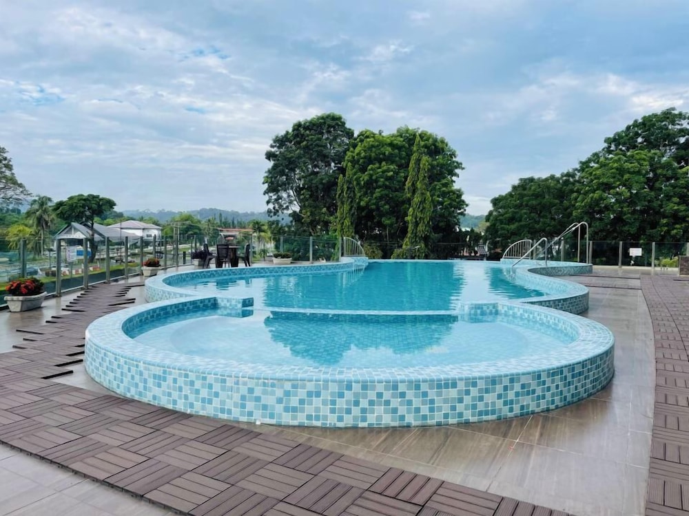 Livingston Hotel Sandakan 31/57