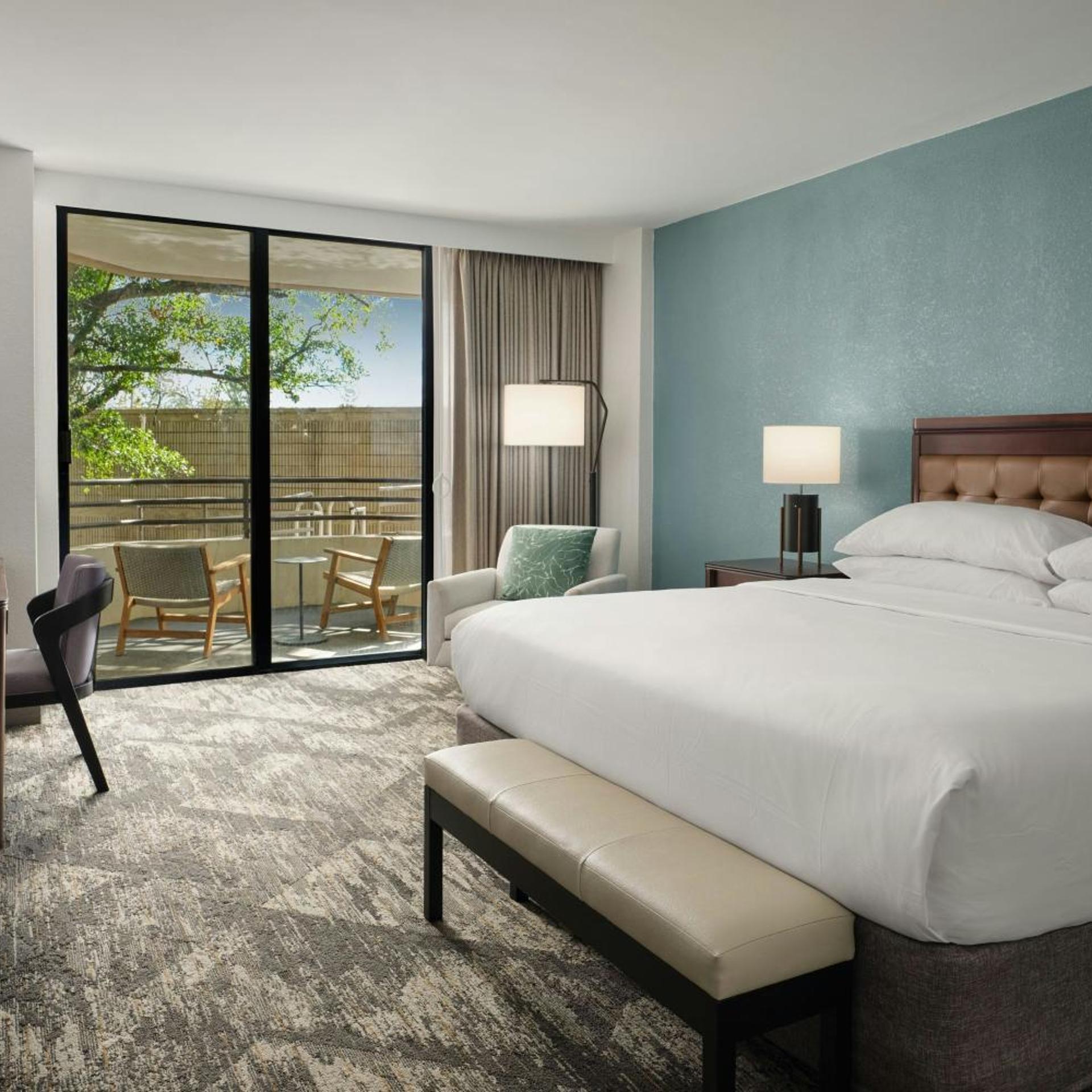 Guest Room, King Bed, Balcony, Club Floor