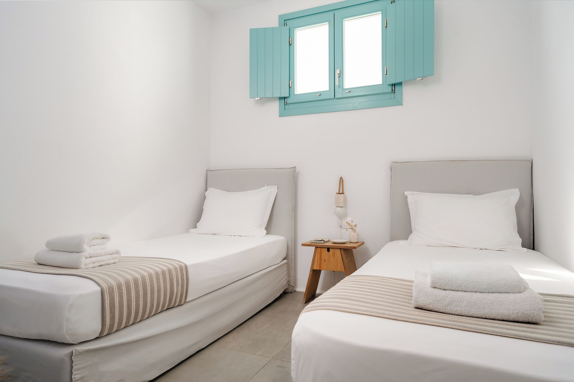 2 BEDROOMS, SUPERIOR, HOUSE