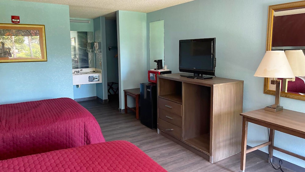 Mayfair Inn Williamston Hwy 64 29/50