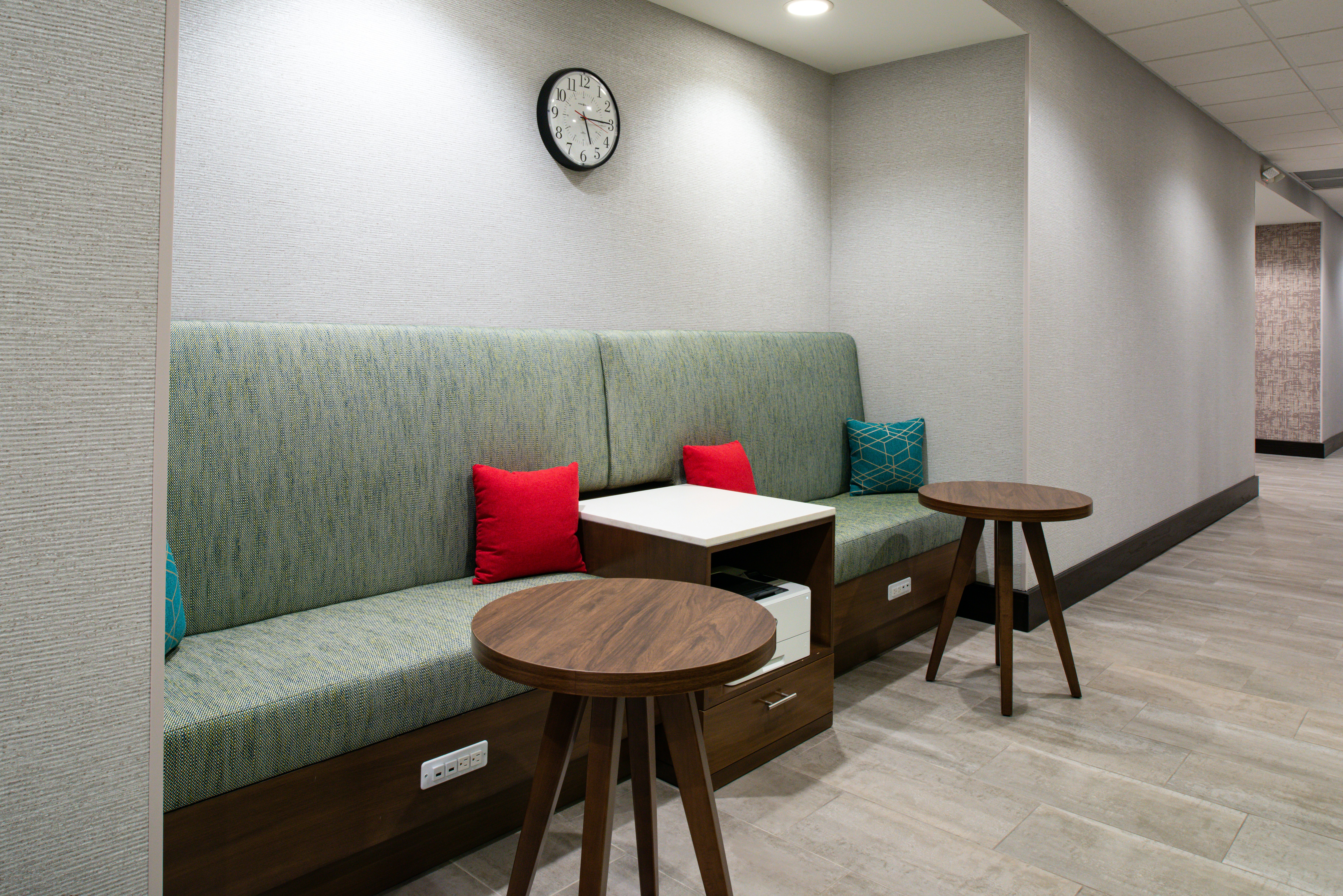 Hampton Inn Suites Adrian Mi 34/52