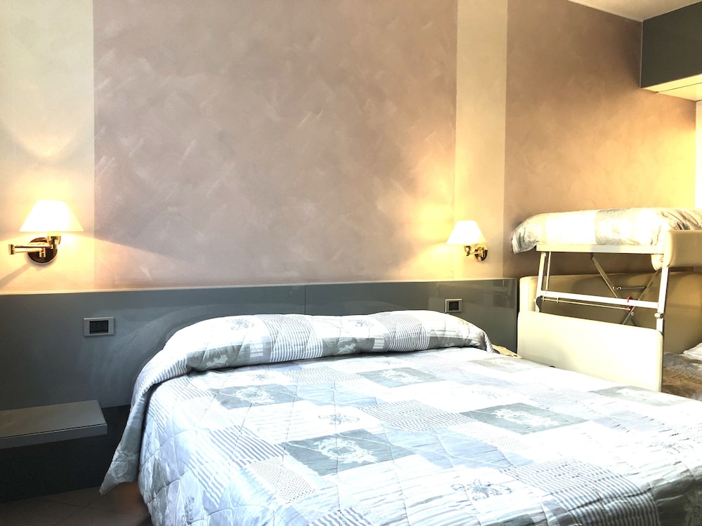 Hotel Alfieri 35/76