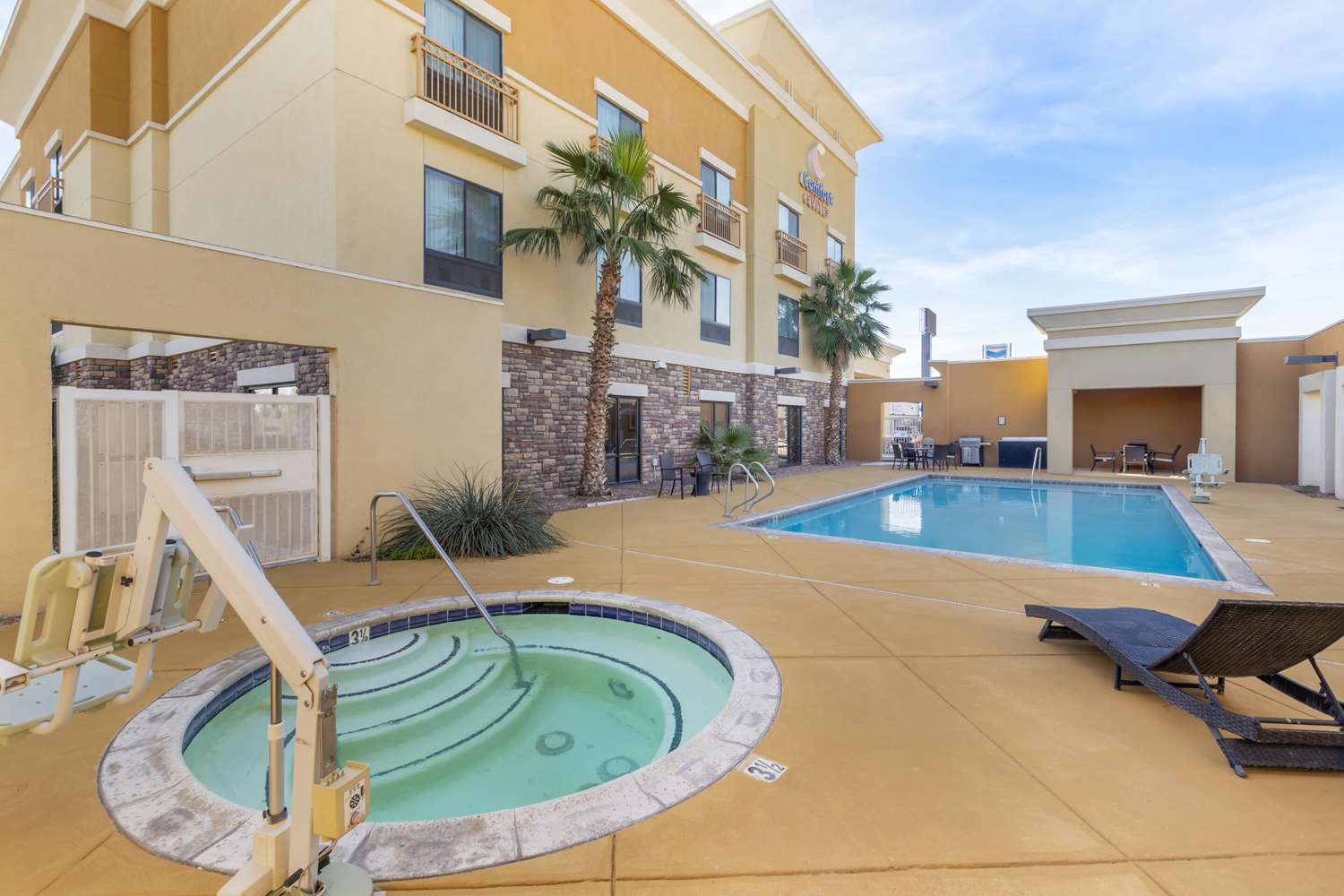 Comfort Suites Blythe, CA 46/49
