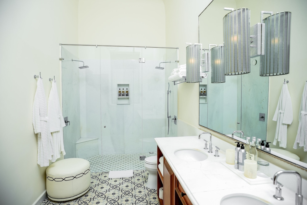Hotel Casa Blanca 7 65/68