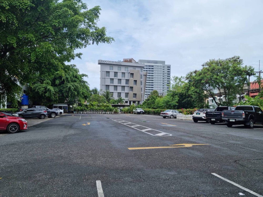 Royal Phuket City Hotel 81/90