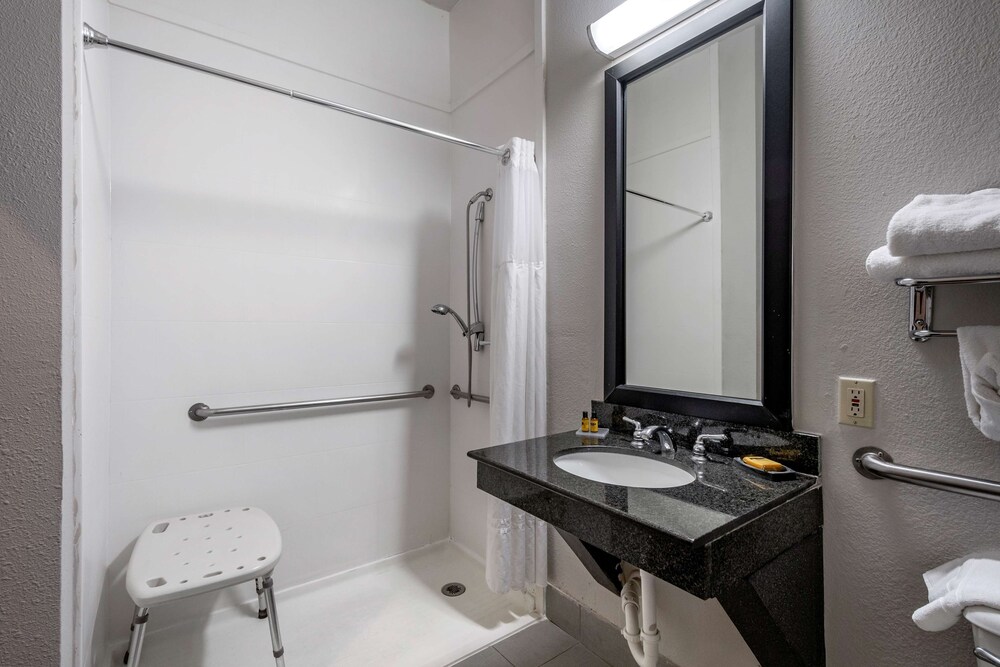 Best Western Plus Mckinney Inn & Suites 20/37