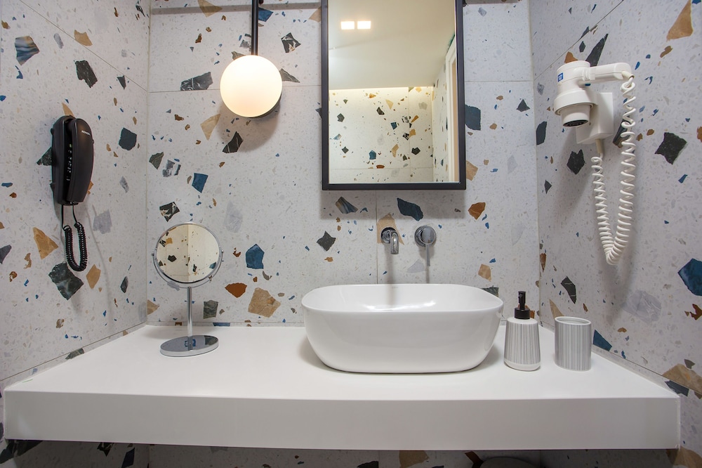 Mazoren Art Hotel 60/60