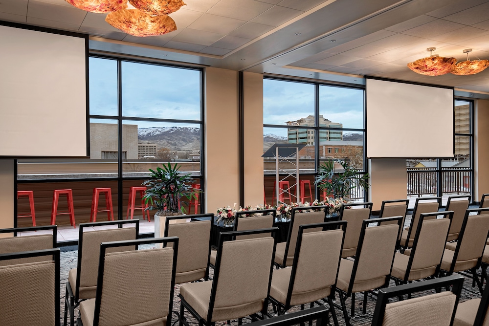 Inn At 500 Capitol 29/53
