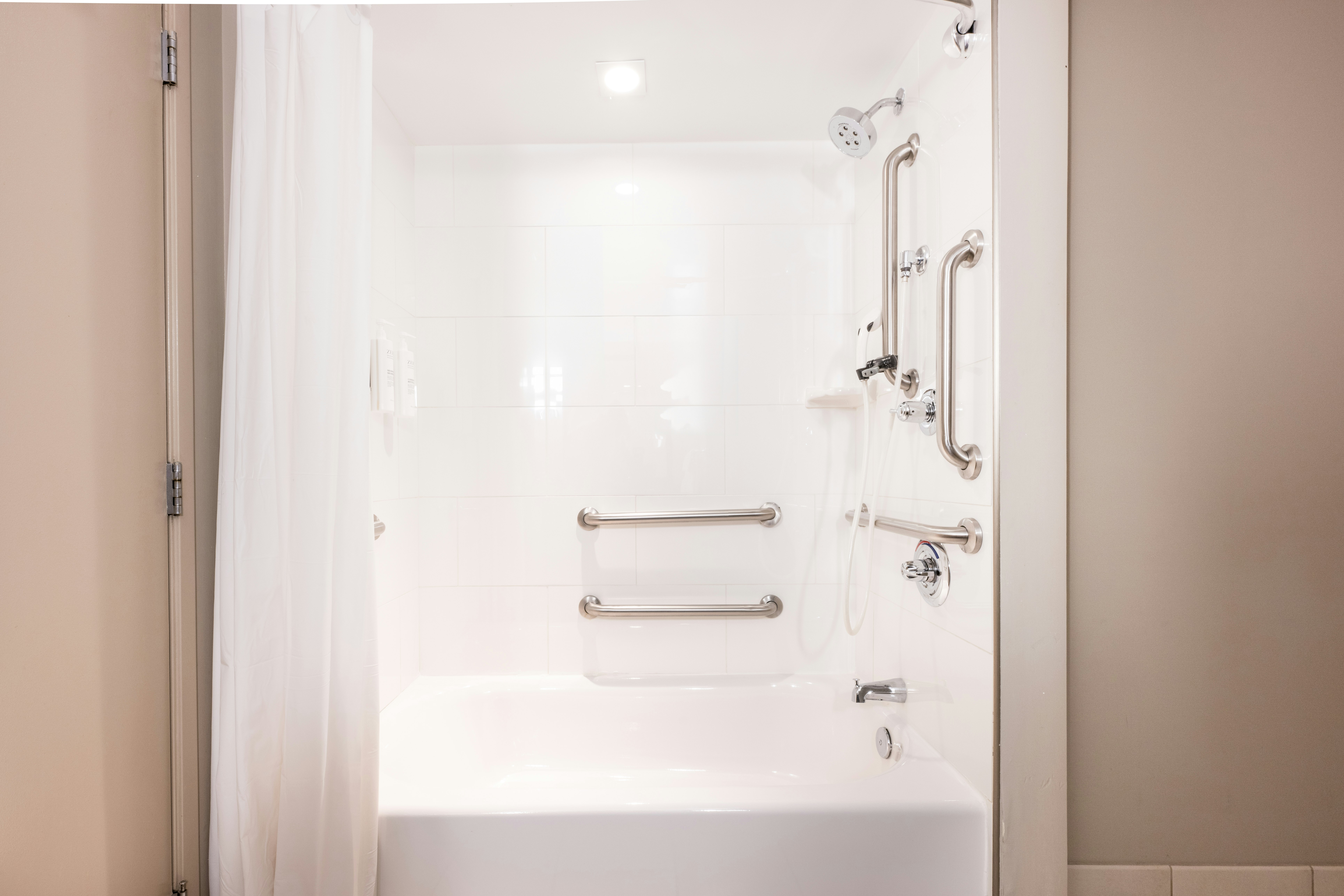 SUITE, DOUBLE BED, ACCESSIBLE