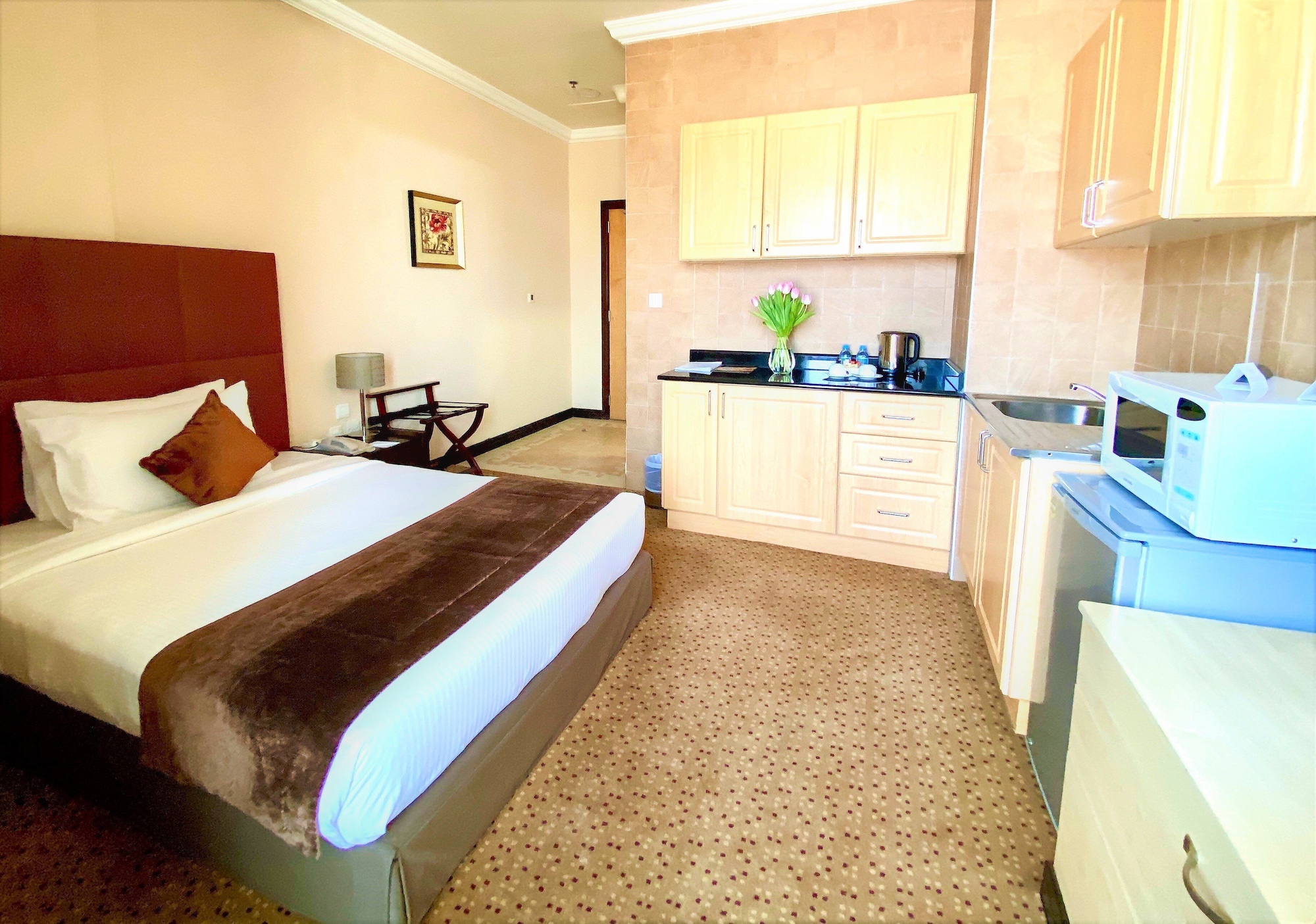 Deluxe Room with One Queen Bed