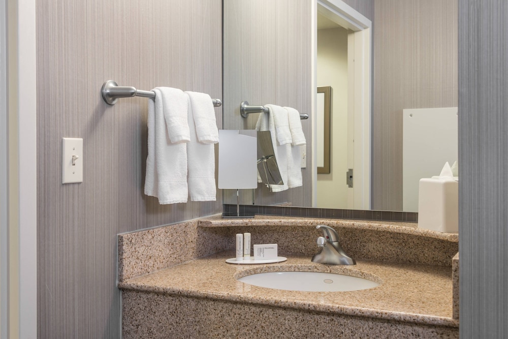 Courtyard by Marriott Newark University of Delaware 16/50