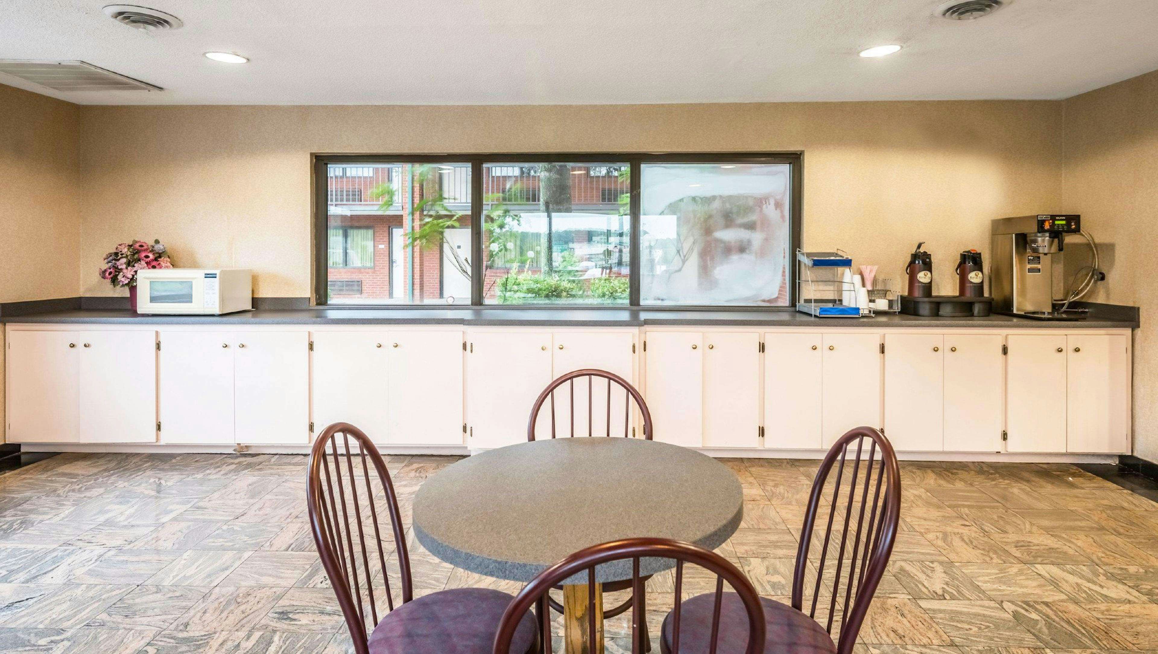 Studios And Suites 4 Less Emporia 38/50