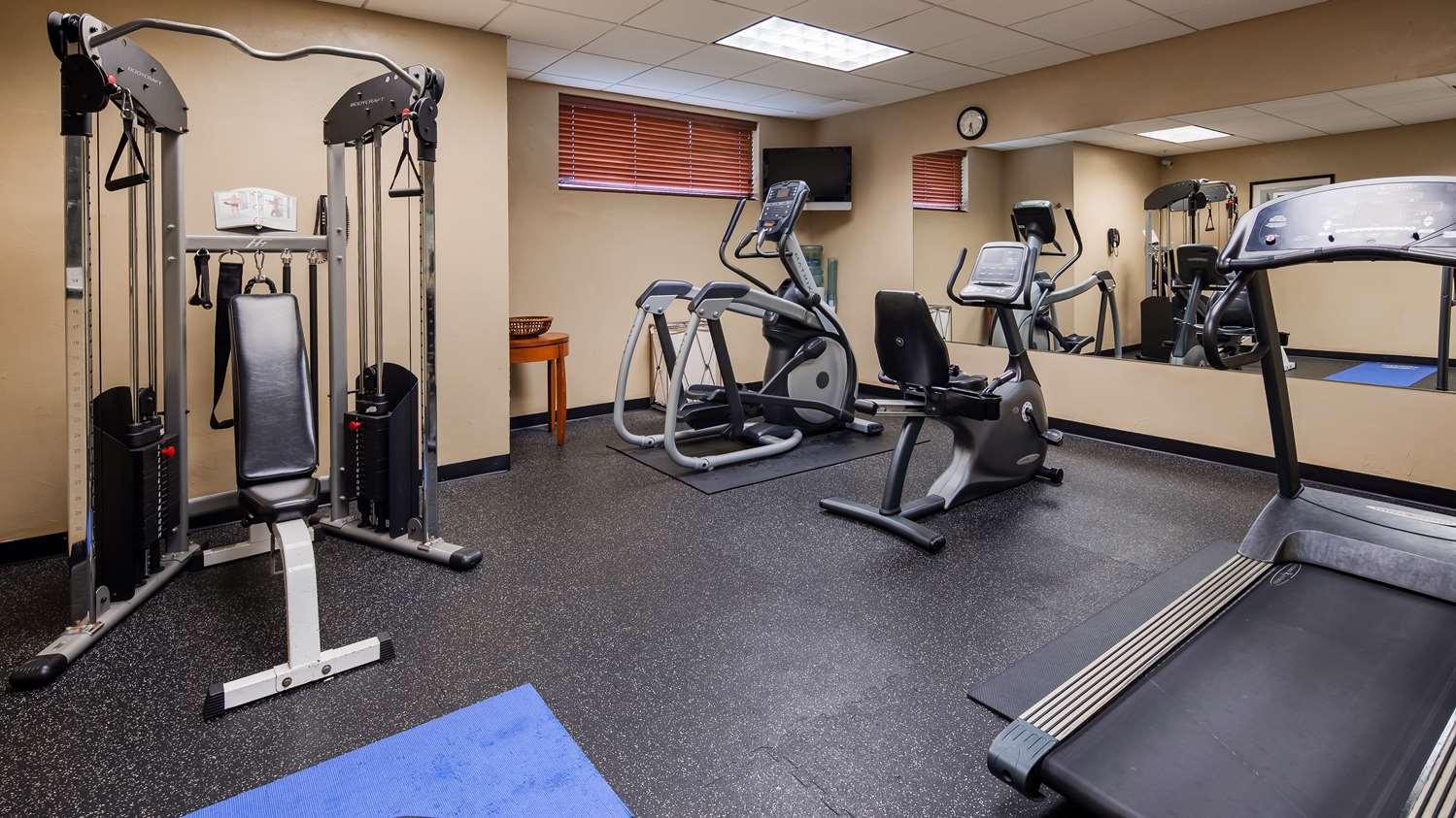 Best Western Plus Hannaford Inn & Suites 8/12