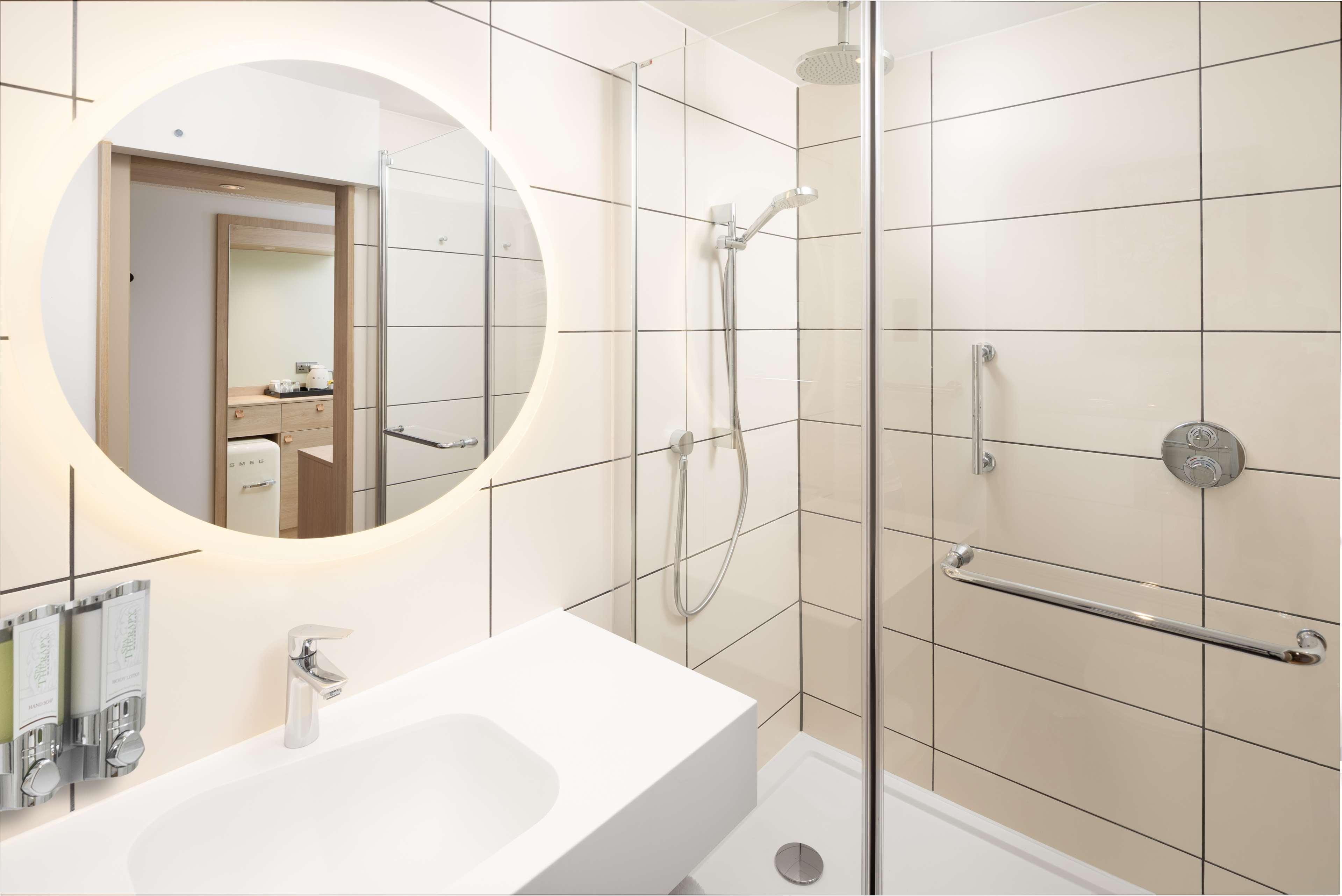 Standard, Twin Beds, Hampton by Hilton Rochdale 6/8