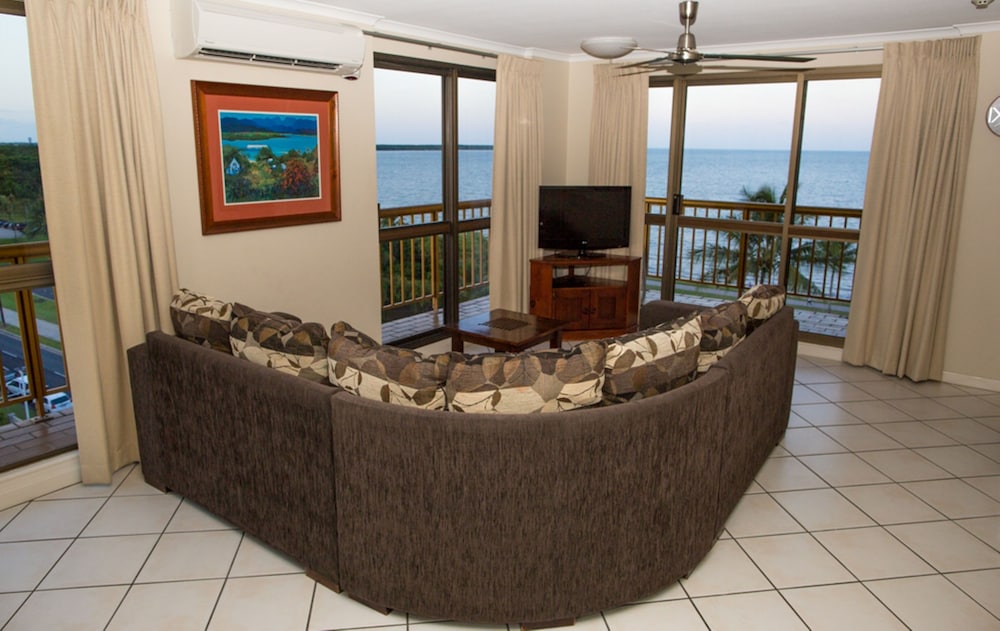 Coral Towers Holiday Suites 55/69