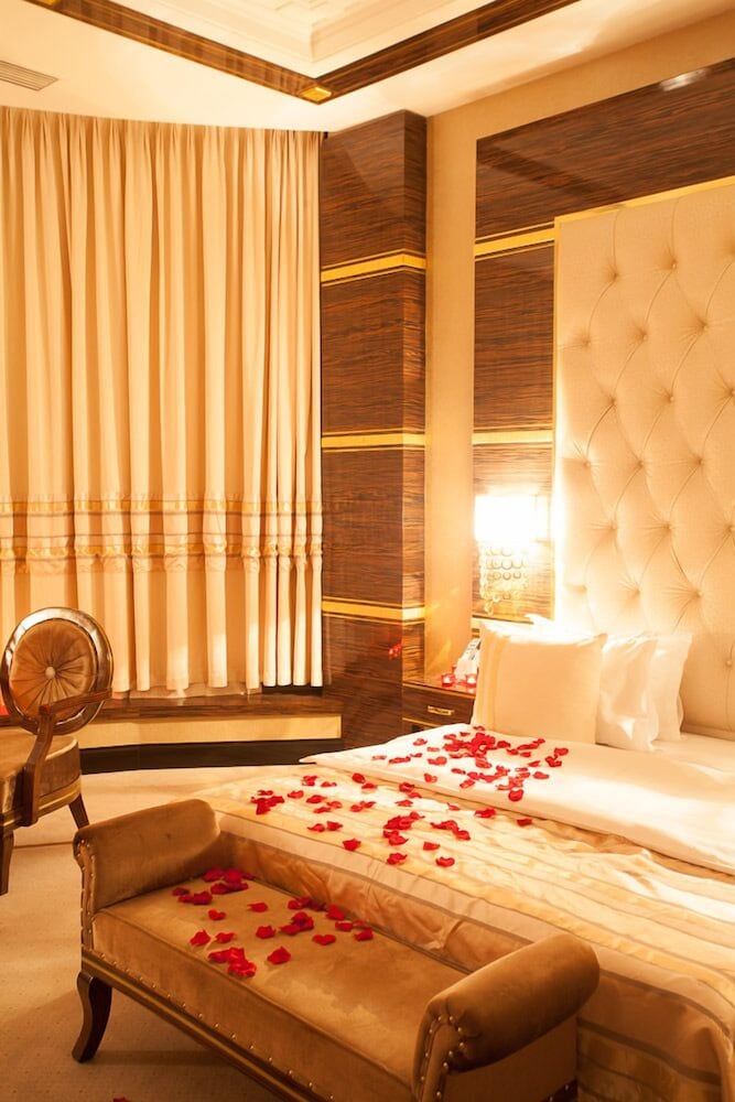Sapphire Hotel 38/72