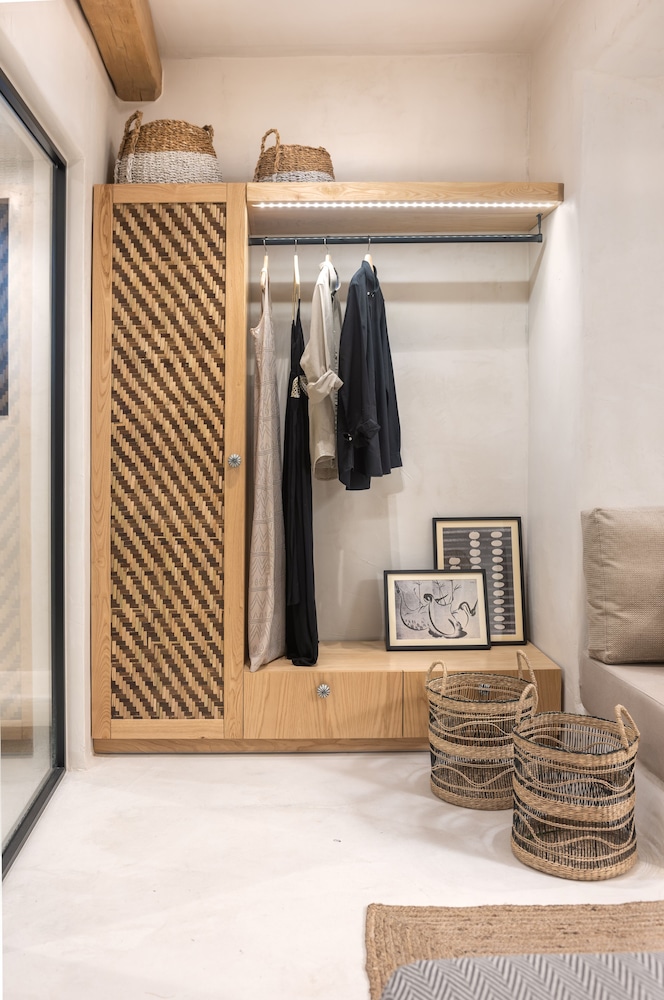 Emery Boutique Apartments 12/50