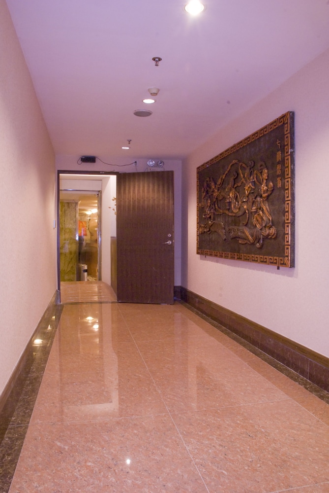 Xinhua Hotel 14/63