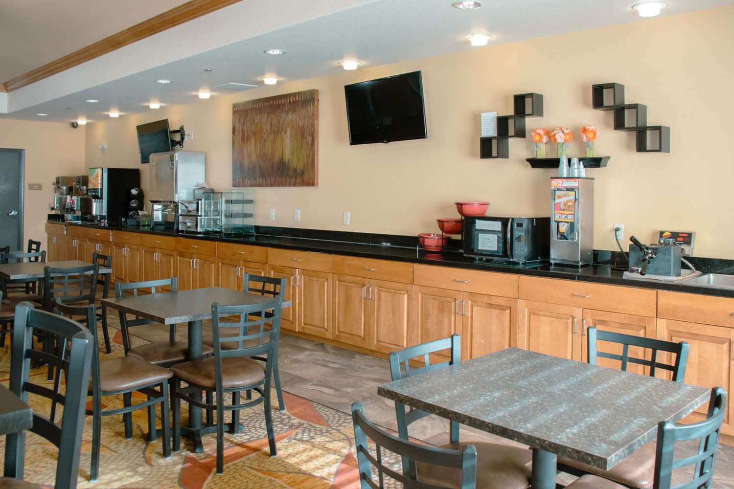 Comfort Inn & Suites Grand Forks near Alerus Center 24/27