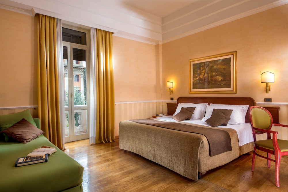 ROOM, QUADRUPLE