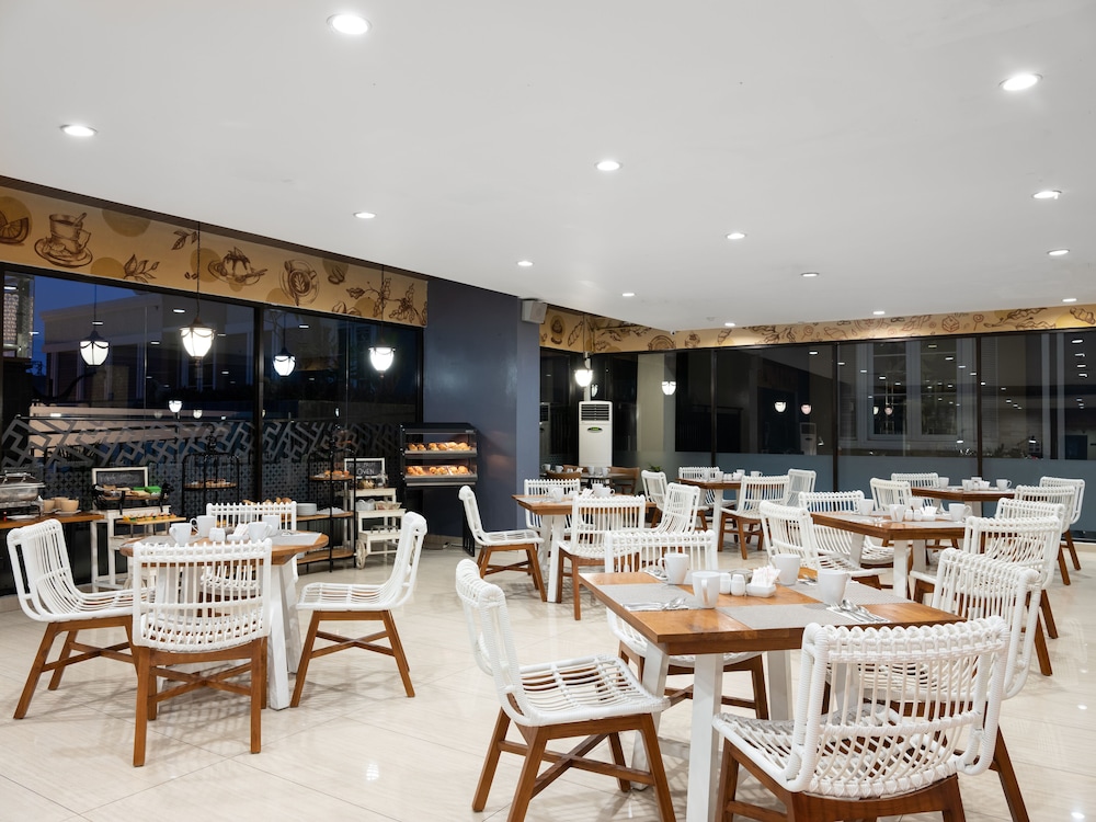 The Alana Hotel & Conference Center Malioboro Yogyakarta By Aston 25/33
