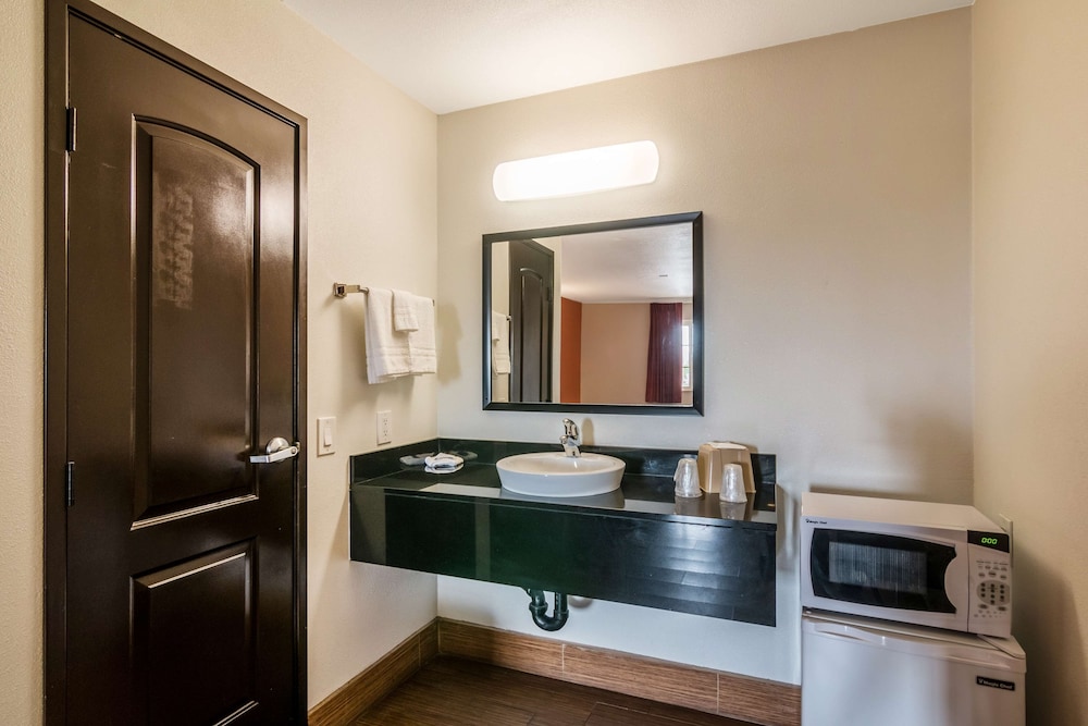 Motel6 Bell Gardens, CA - Los Angeles 37/38