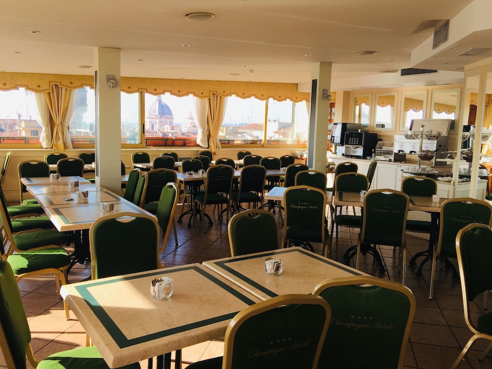Hotel Champagne Palace 60/67