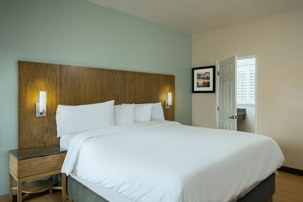 STUDIO, KING BED