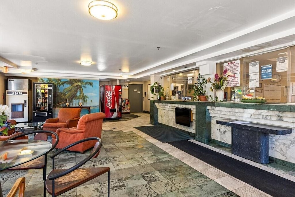 Paradise Lodge - Canoga Park 1/12