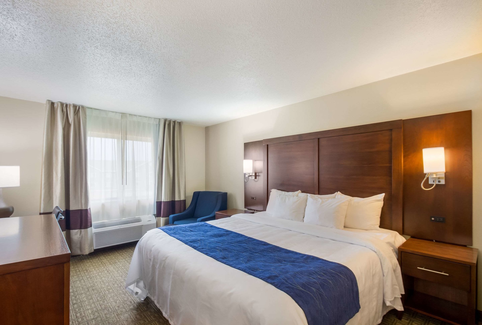 غرفة قياسية بسرير كينج، Quality Inn & Suites Green Bay - Ashwaubenon 4/8