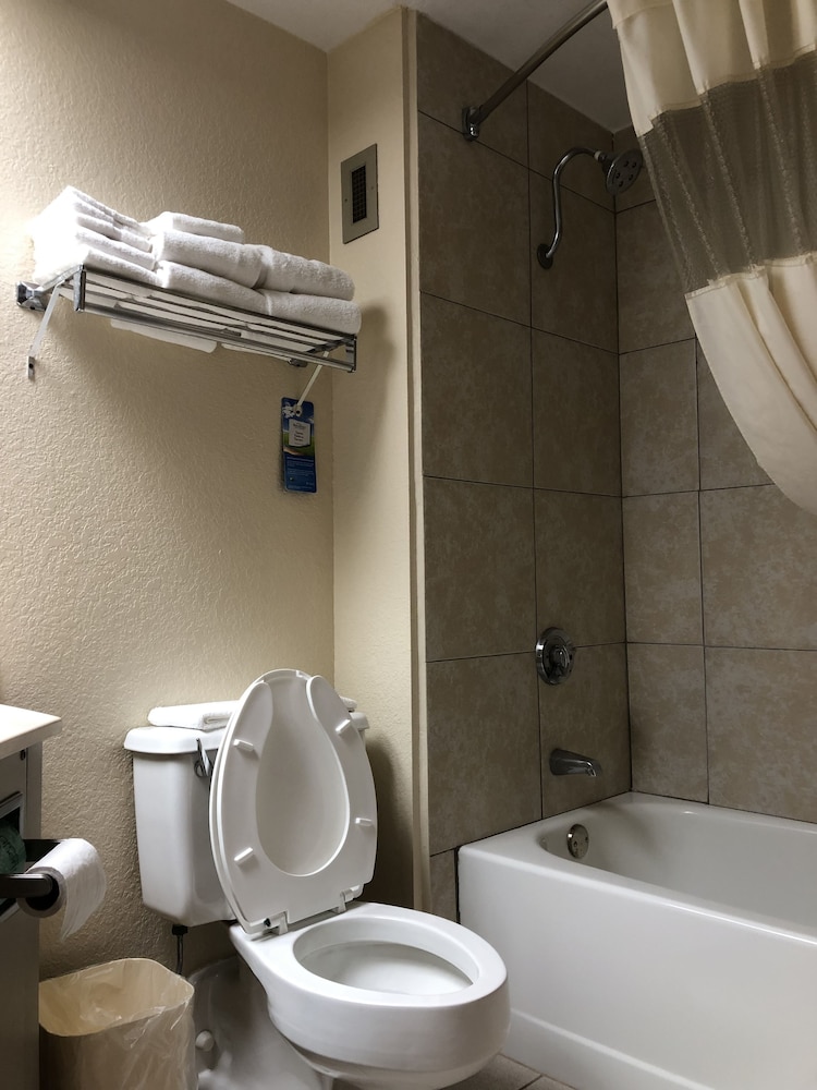 Baymont By Wyndham Cincinnati 15/39