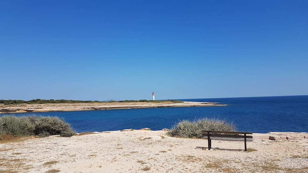 Kyriad Martigues Sud 51/58