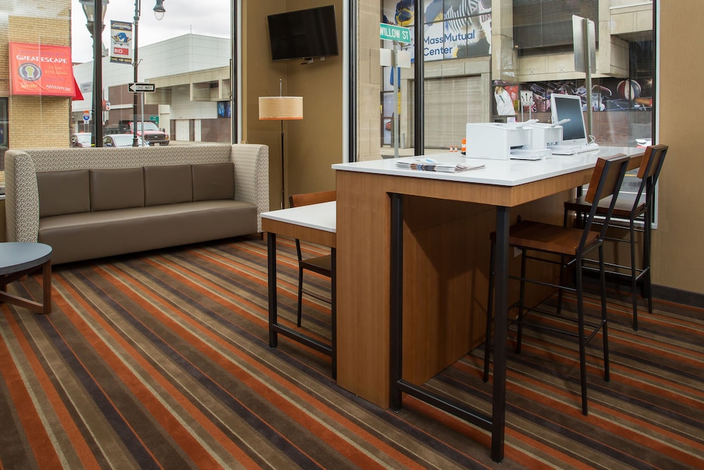 HOLIDAY INN EXPRESS SPRINGFIELD DOWNTOWN 46/53
