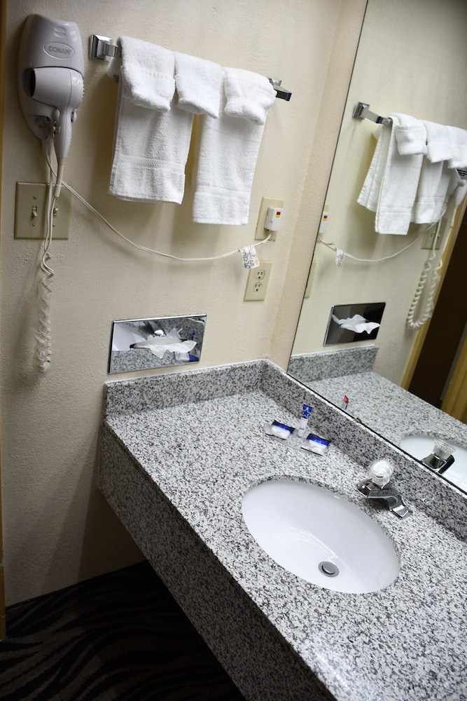 Americas Best Value Inn Bishopville 11/21