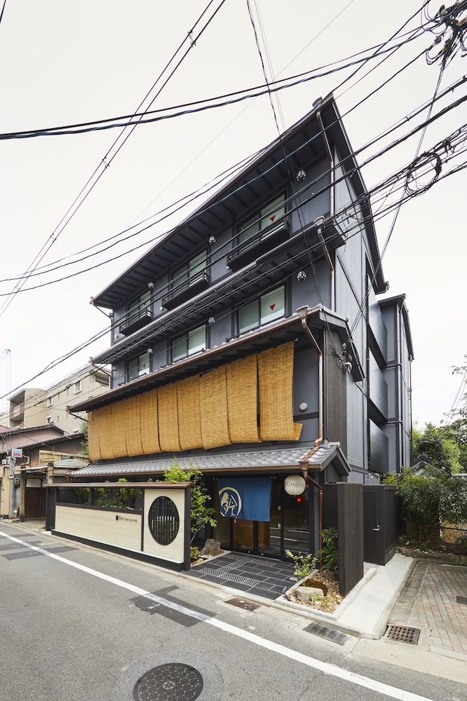 Rinn Gion Kenninji 8/64