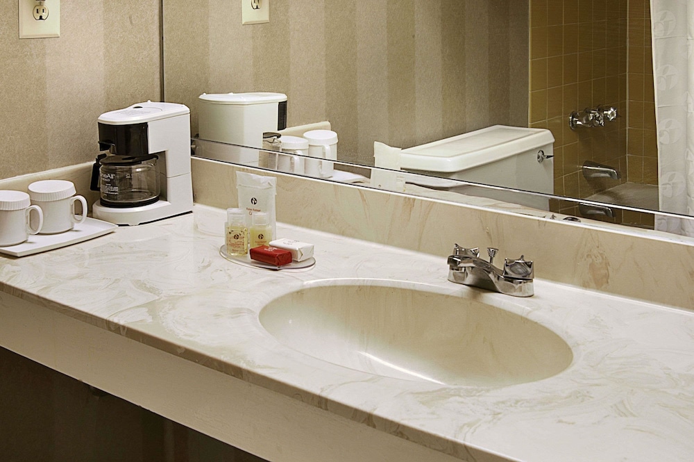Augusta Downtown Hotel & Conference Center 18/26