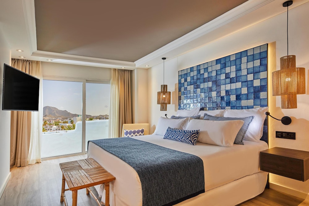 Preferred Club, Suite, King Bed, Sofa
