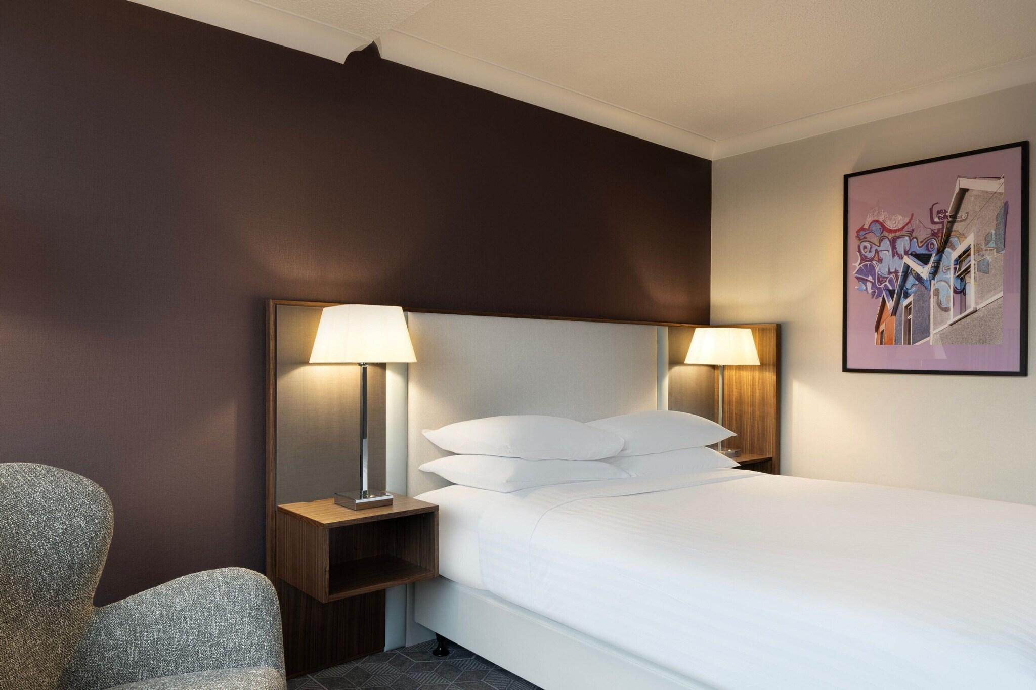 Junior Suite, Double Bed, Delta Hotels by Marriott Bristol City Centre 4/6