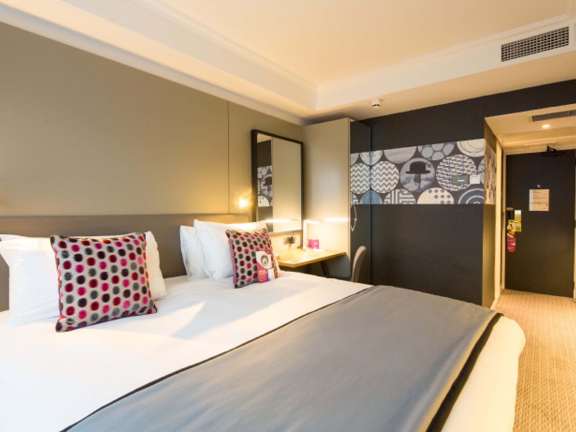 PREMIUM, KING BED