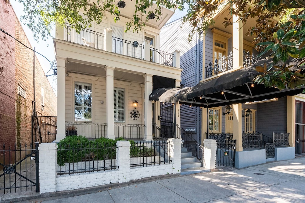 Historic Streetcar Inn 7/67