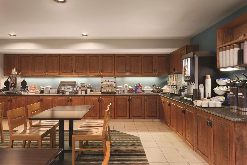 Country Inn & Suites by Radisson, Bentonville South - Rogers, AR 29/33
