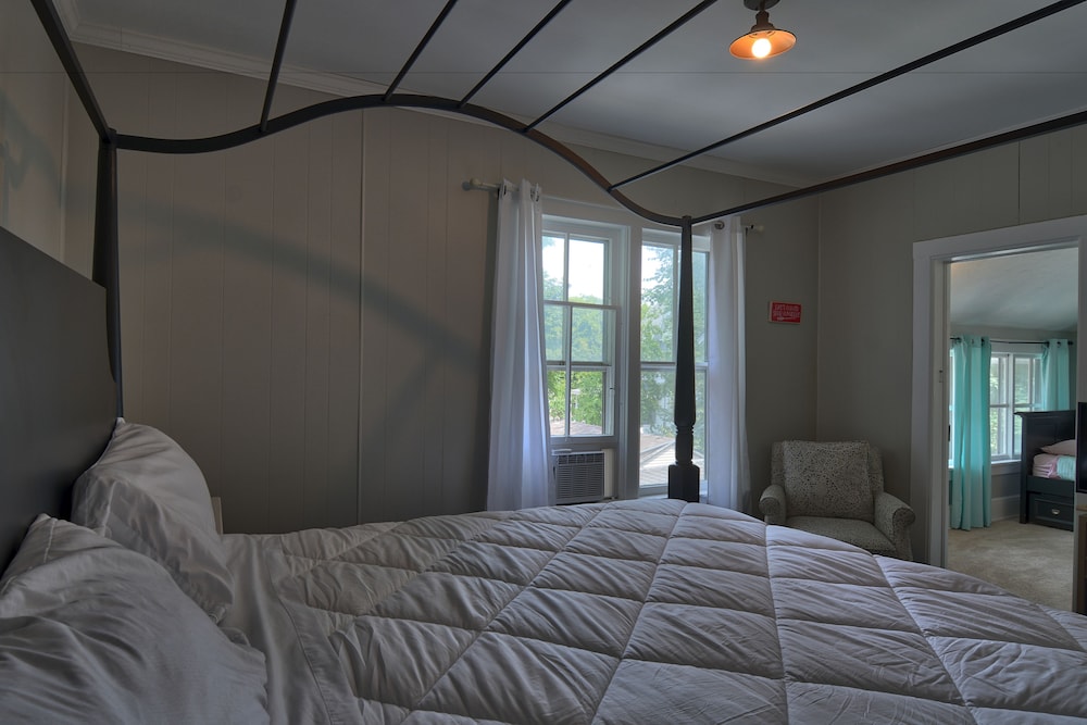 Charlevoix House 18/50