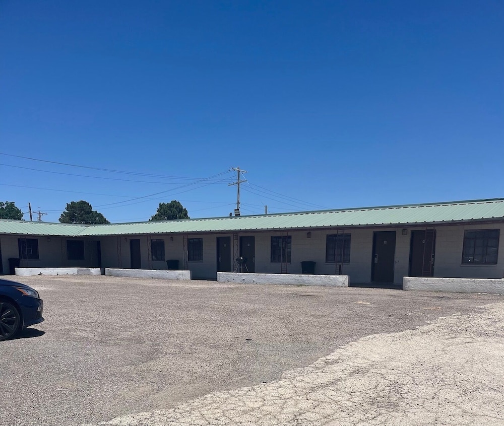 Mustang Motel 15/18