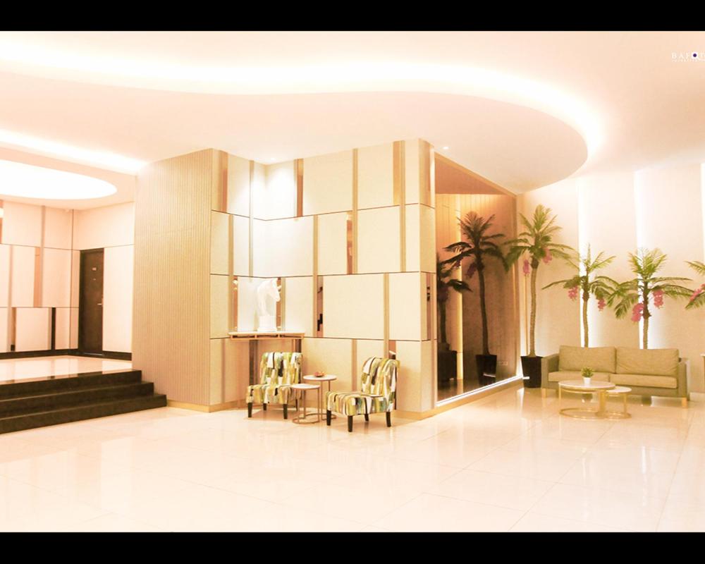 Emerald Hotel 10/42
