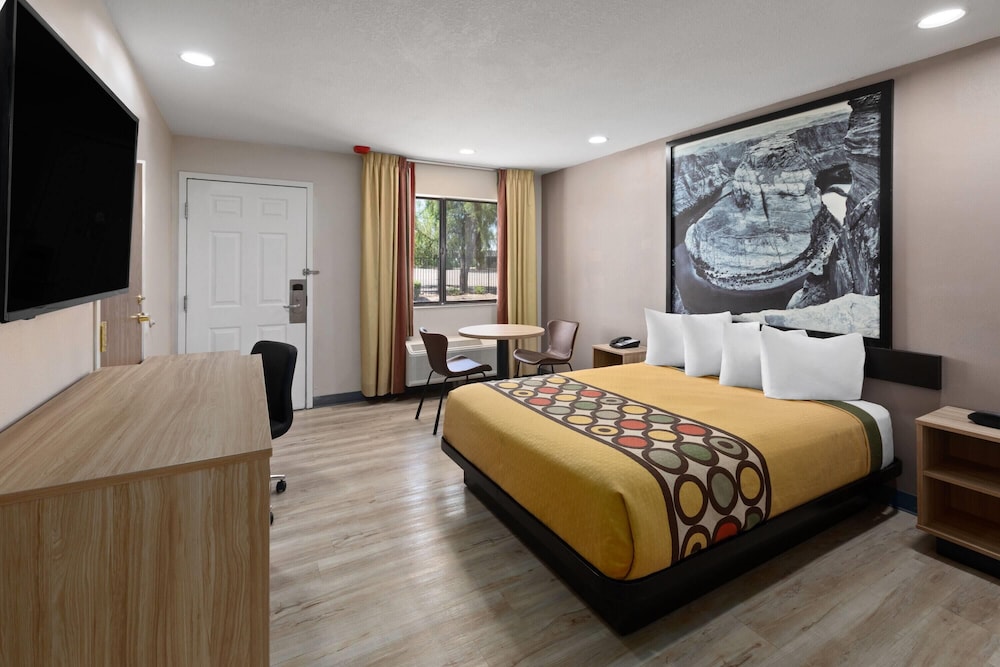 Super 8 by Wyndham Tucson/Grant Road Area AZ 4/50