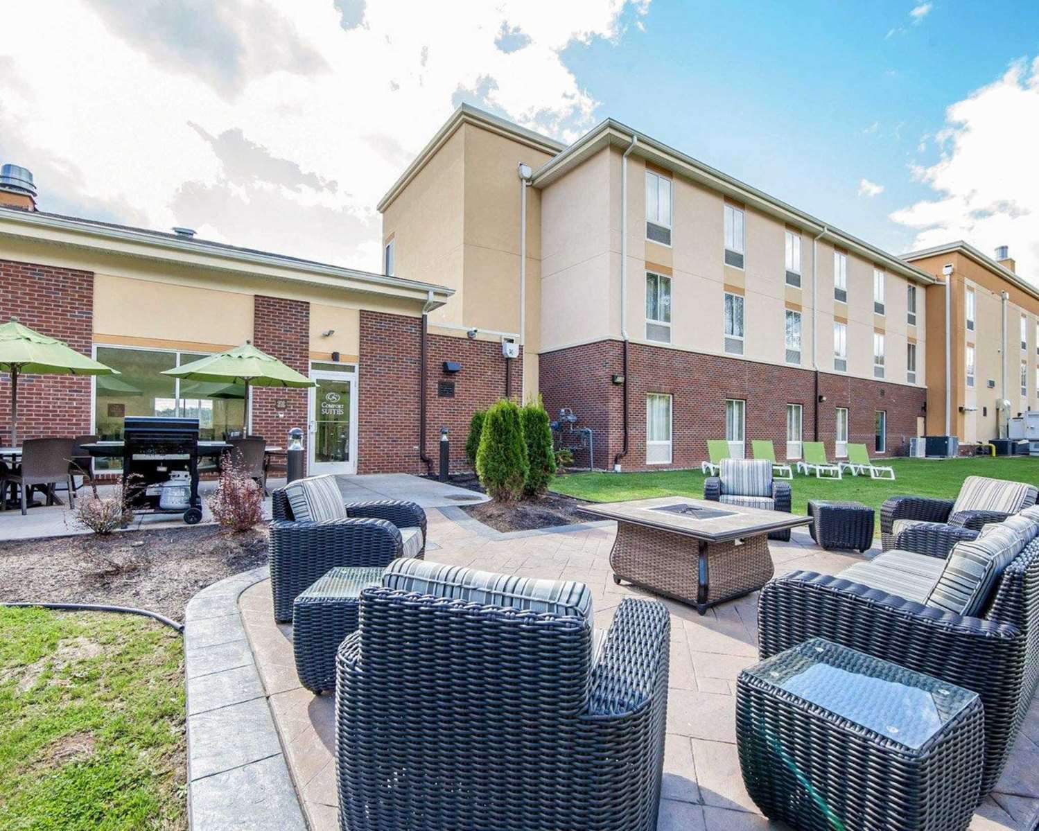 Comfort Suites Marietta Parkersburg 2/49