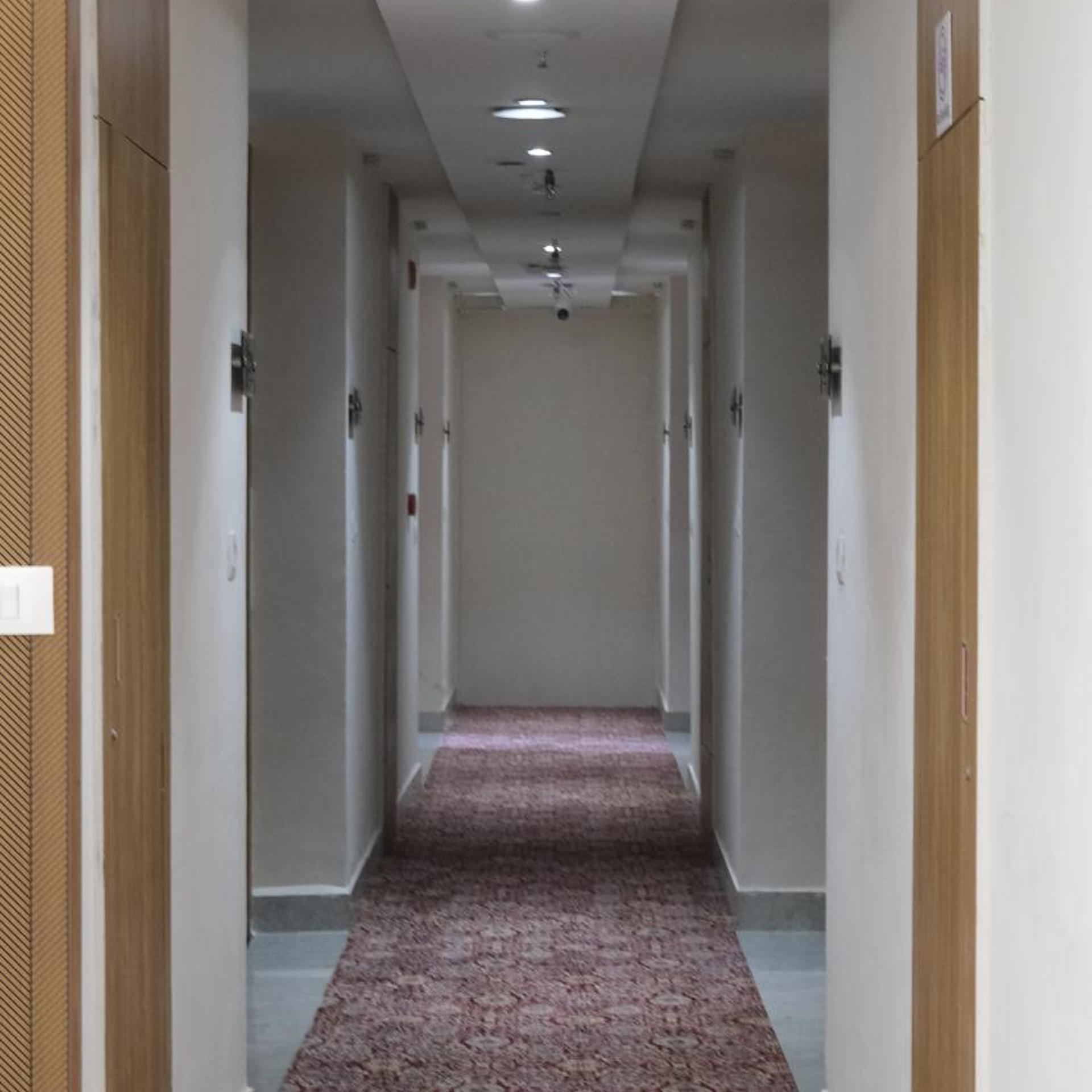 Clarks Inn Suites Agra 38/52