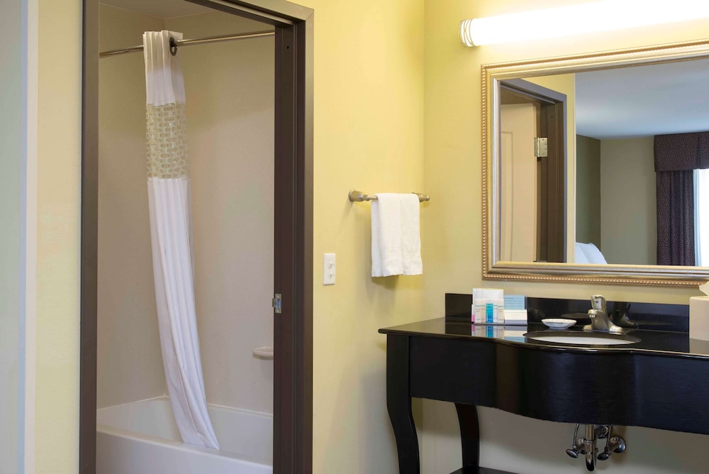 Hampton Inn & Suites Danville 18/42
